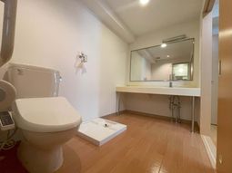 広々とした清潔な洗面台