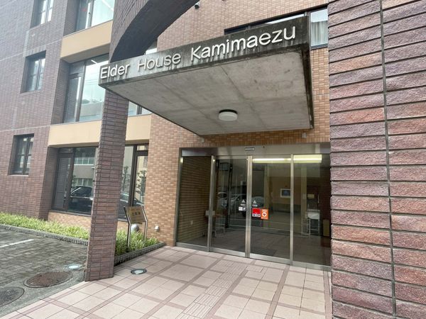 エントランスの正面ビュー