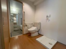 バリアフリートイレの内観