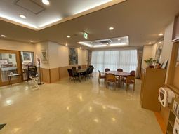 広々とした共有ラウンジ