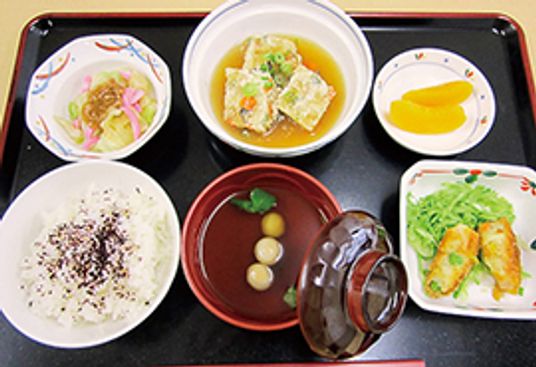 和食の食事風景  