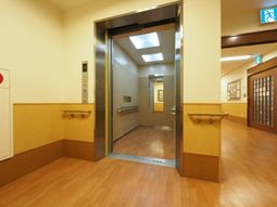 エレベーター前の廊下