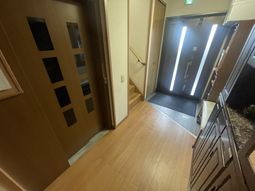 照明が明るい廊下