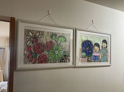 壁に飾られた絵
