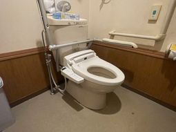 手すり付きトイレ