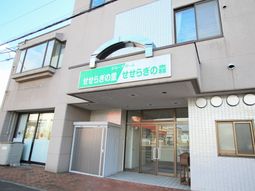 清潔な建物のエントランス