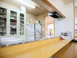 清潔感のあるキッチンカウンター