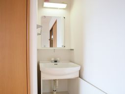 清潔な洗面台の一角