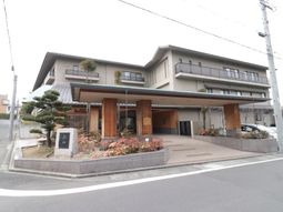 施設の落ち着いた外観