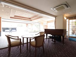 和やかなラウンジ空間