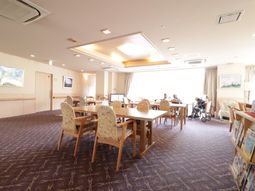 明るい食堂スペース