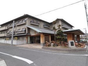 和風の外観エントランス