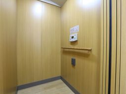 エレベーターの内部詳細
