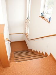 安全な手すり付き階段