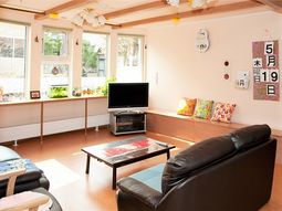 明るいリビングの様子