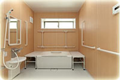 手すりのある浴室