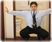 トイレを示す人物