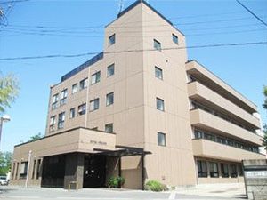 四階建ての建物外観