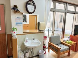 明るい洗面台の部屋