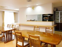 食堂の明るい様子