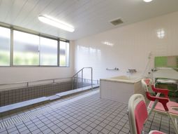 バリアフリーの浴室設備