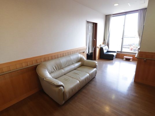 明るい居室の一角
