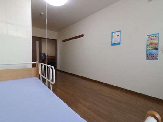 明るく広々とした居室