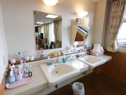 清潔な洗面所の一角