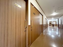 木の温もりある廊下