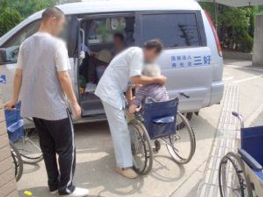 介助が行われている外観