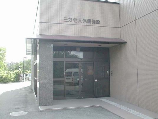 施設の正面玄関  