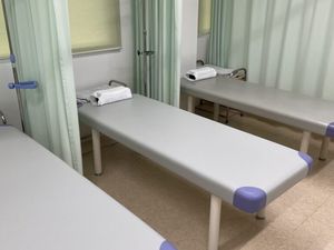 機能訓練室のベッド  