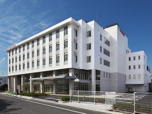 明るい建物外観  