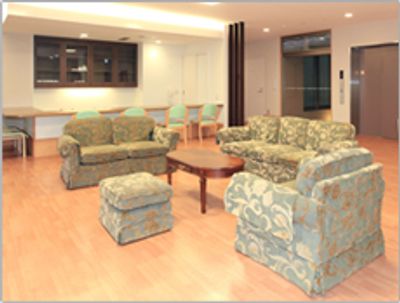 広々としたラウンジ