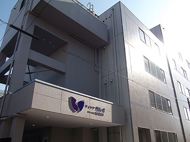 シンプルな外観の建物 外観 シンプルで機能的な外観の建物です。外壁は清掃がしやすく、メンテナンス性に優れています。