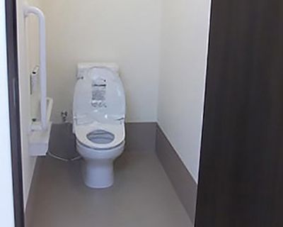安全手すり付きトイレ