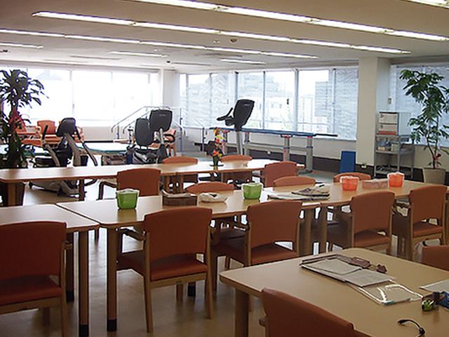 明るい空間の多目的室 多目的室 広々とした多目的室で、窓からたっぷりの自然光が入ります。仕事をしながら、快適に過ごせます。