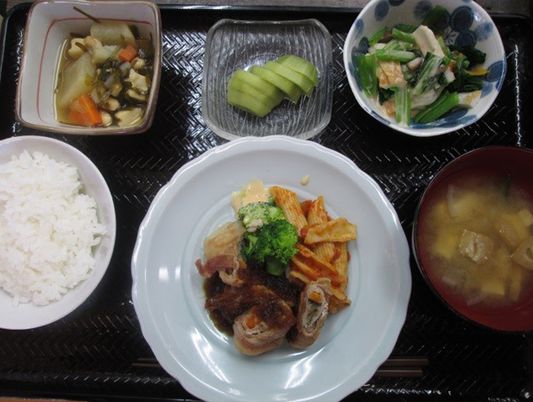 彩り豊かな食品トレー