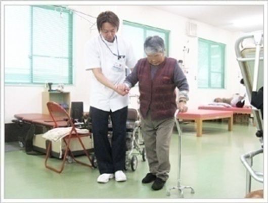 サポートを受ける様子の機能訓練室