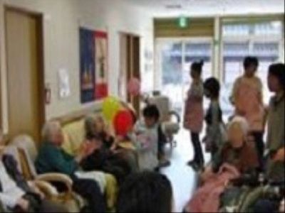 活動する人々の廊下