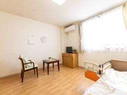 明るい居室の様子