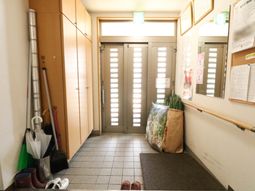 廊下の明るい通路