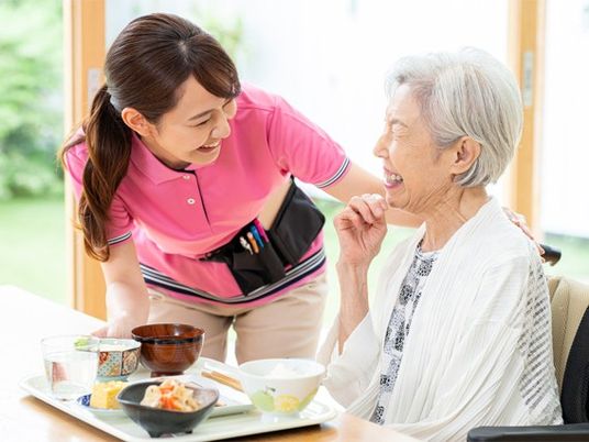 会話する食事の場  