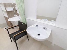 清潔な浴室のシンク