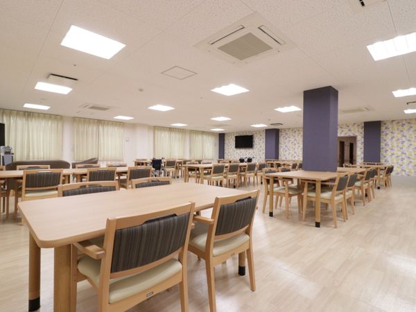 明るい食堂の様子