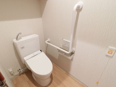 バリアフリー設計のトイレ