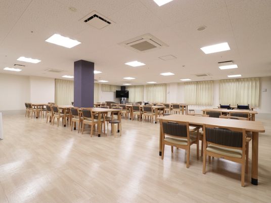 広々とした快適な食堂