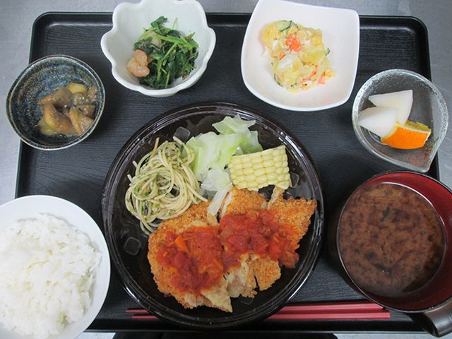 バランスの良い食事 料理 栄養バランスを考慮した美味しいセットメニューです。季節の食材を楽しむことができます。