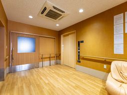 暖色系の快適な待合室