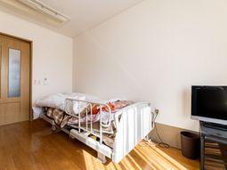 明るい居室の様子